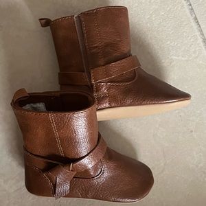 Brown crib boots